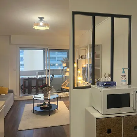 Apartment Parenthese A L'Ocean, Clim, Plage A Pied ,Parking Prive Saint-Hilaire-de-Riez